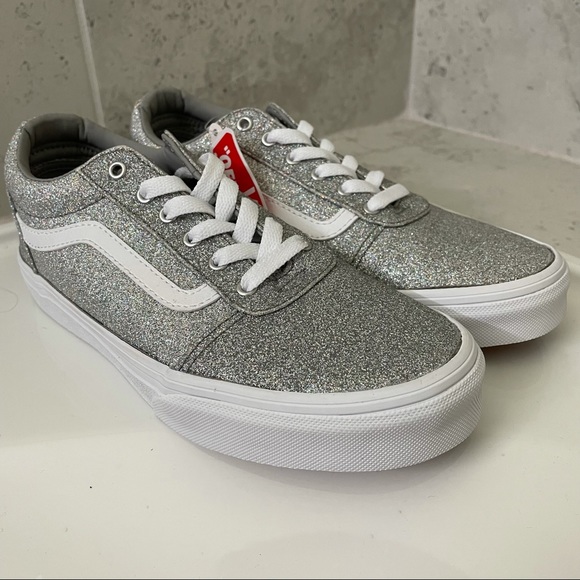 SOLD Vans Kids' Ward Low Top Sneaker Size 4 Youth - Picture 3 of 11